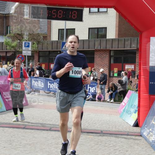 10.05.2026 - 8. Wedeler Halbmarathon Yannick Fuchs http://msf.ph/oto/9735788 10.05.2026 11:58:16 Ziel 37, 297, 324, 894, 1008, 1043, 2231 meine-sportfotos.de