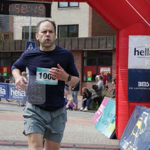 10.05.2026 - 8. Wedeler Halbmarathon Yannick Fuchs http://msf.ph/oto/9735790 10.05.2026 11:58:17 Ziel 37, 297, 324, 1008, 1043, 2231 meine-sportfotos.de