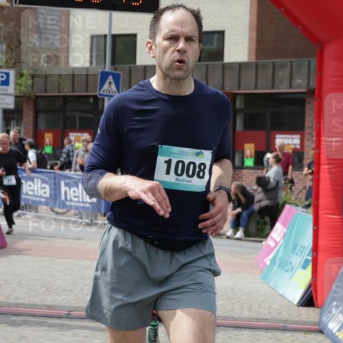 10.05.2026 - 8. Wedeler Halbmarathon Yannick Fuchs http://msf.ph/oto/9735791 10.05.2026 11:58:17 Ziel 37, 297, 324, 1008, 1043, 2231 meine-sportfotos.de