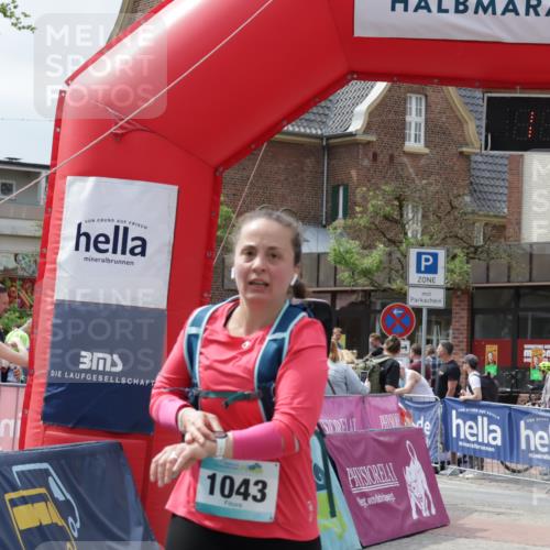 10.05.2026 - 8. Wedeler Halbmarathon Yannick Fuchs http://msf.ph/oto/9735800 10.05.2026 11:58:19 Ziel 37, 297, 324, 1008, 1043 meine-sportfotos.de