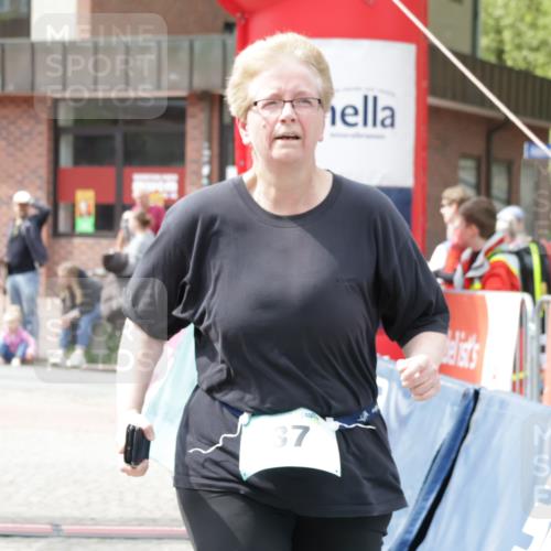 10.05.2026 - 8. Wedeler Halbmarathon Yannick Fuchs http://msf.ph/oto/9735804 10.05.2026 11:58:21 Ziel 37, 297, 1008, 1043 meine-sportfotos.de