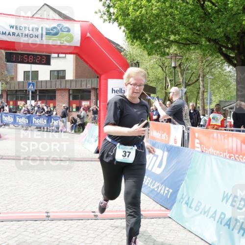 10.05.2026 - 8. Wedeler Halbmarathon Yannick Fuchs http://msf.ph/oto/9735806 10.05.2026 11:58:21 Ziel 37, 297, 1008, 1043 meine-sportfotos.de