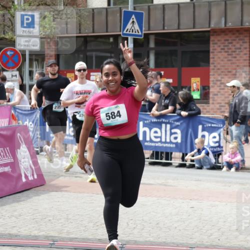 10.05.2026 - 8. Wedeler Halbmarathon Yannick Fuchs http://msf.ph/oto/9735810 10.05.2026 11:58:32 Ziel 77, 584, 879, 2131 meine-sportfotos.de