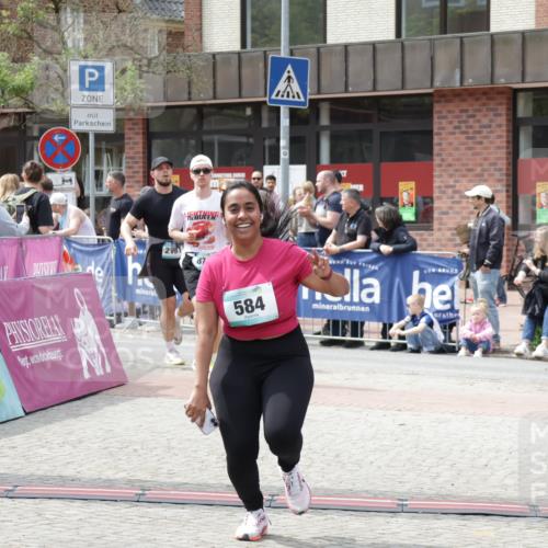 10.05.2026 - 8. Wedeler Halbmarathon Yannick Fuchs http://msf.ph/oto/9735811 10.05.2026 11:58:32 Ziel 77, 584, 879, 2131 meine-sportfotos.de