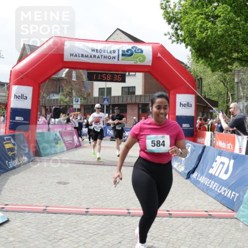 10.05.2026 - 8. Wedeler Halbmarathon Yannick Fuchs http://msf.ph/oto/9735823 10.05.2026 11:58:34 Ziel 77, 379, 380, 584, 879, 2131 meine-sportfotos.de