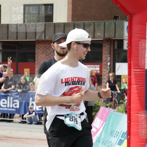 10.05.2026 - 8. Wedeler Halbmarathon Yannick Fuchs http://msf.ph/oto/9735828 10.05.2026 11:58:35 Ziel 77, 379, 380, 584, 879, 2131 meine-sportfotos.de