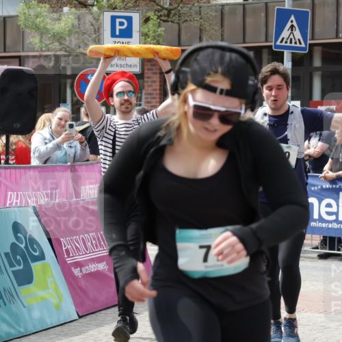 10.05.2026 - 8. Wedeler Halbmarathon Yannick Fuchs http://msf.ph/oto/9735834 10.05.2026 11:58:37 Ziel 77, 379, 380, 584, 879, 2131 meine-sportfotos.de