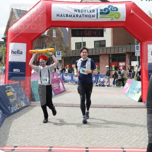 10.05.2026 - 8. Wedeler Halbmarathon Yannick Fuchs http://msf.ph/oto/9735845 10.05.2026 11:58:39 Ziel 77, 379, 380, 879, 2131 meine-sportfotos.de