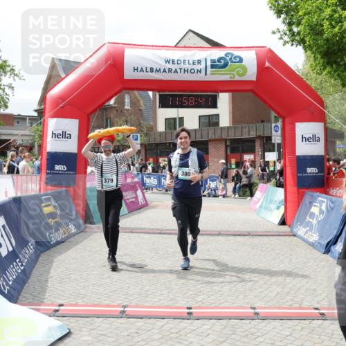 10.05.2026 - 8. Wedeler Halbmarathon Yannick Fuchs http://msf.ph/oto/9735846 10.05.2026 11:58:39 Ziel 77, 379, 380, 879, 2131 meine-sportfotos.de