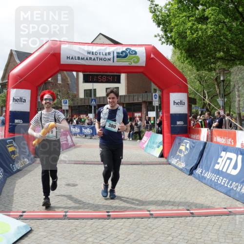 10.05.2026 - 8. Wedeler Halbmarathon Yannick Fuchs http://msf.ph/oto/9735848 10.05.2026 11:58:40 Ziel 77, 379, 380, 794, 879, 901, 2131, 2163, 2169 meine-sportfotos.de