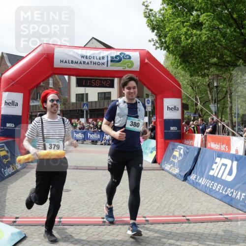 10.05.2026 - 8. Wedeler Halbmarathon Yannick Fuchs http://msf.ph/oto/9735851 10.05.2026 11:58:40 Ziel 77, 379, 380, 794, 879, 901, 2131, 2163, 2169 meine-sportfotos.de
