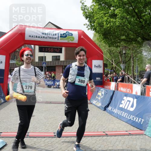 10.05.2026 - 8. Wedeler Halbmarathon Yannick Fuchs http://msf.ph/oto/9735852 10.05.2026 11:58:40 Ziel 77, 379, 380, 794, 879, 901, 2131, 2163, 2169 meine-sportfotos.de