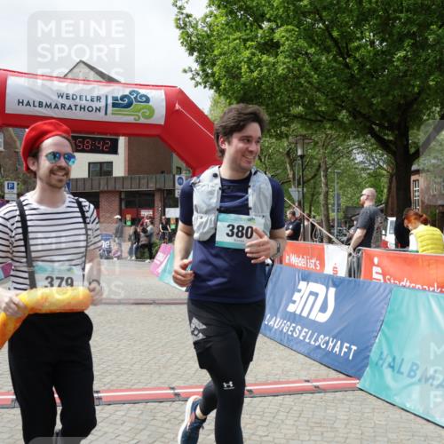 10.05.2026 - 8. Wedeler Halbmarathon Yannick Fuchs http://msf.ph/oto/9735854 10.05.2026 11:58:41 Ziel 77, 379, 380, 794, 901, 2163, 2169 meine-sportfotos.de