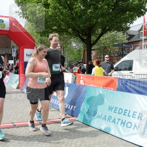 10.05.2026 - 8. Wedeler Halbmarathon Yannick Fuchs http://msf.ph/oto/9735874 10.05.2026 11:58:46 Ziel 136, 794, 901, 2163, 2169 meine-sportfotos.de