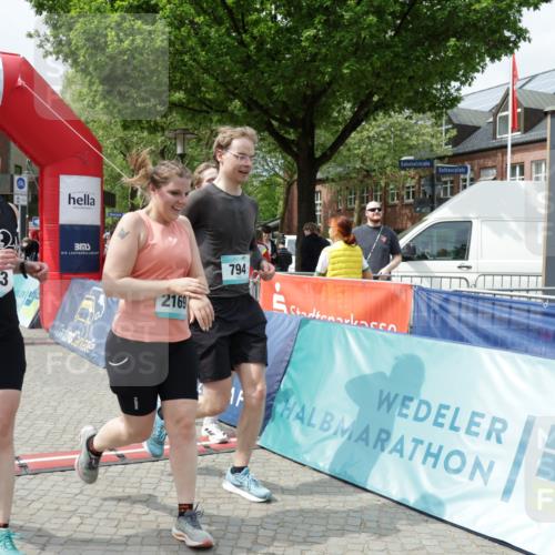10.05.2026 - 8. Wedeler Halbmarathon Yannick Fuchs http://msf.ph/oto/9735875 10.05.2026 11:58:46 Ziel 136, 794, 901, 2163, 2169 meine-sportfotos.de