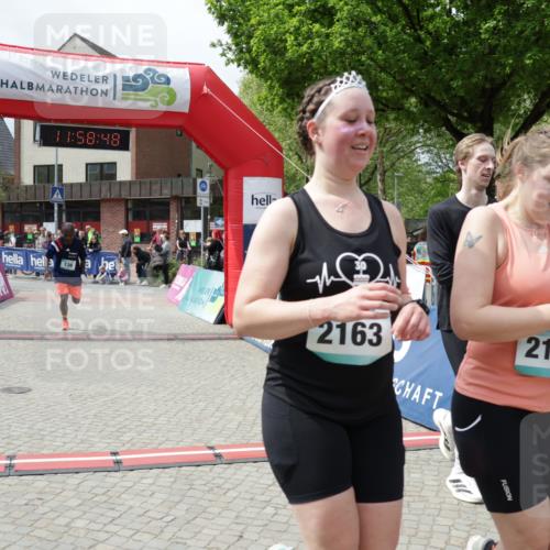 10.05.2026 - 8. Wedeler Halbmarathon Yannick Fuchs http://msf.ph/oto/9735878 10.05.2026 11:58:46 Ziel 136, 794, 901, 2163, 2169 meine-sportfotos.de