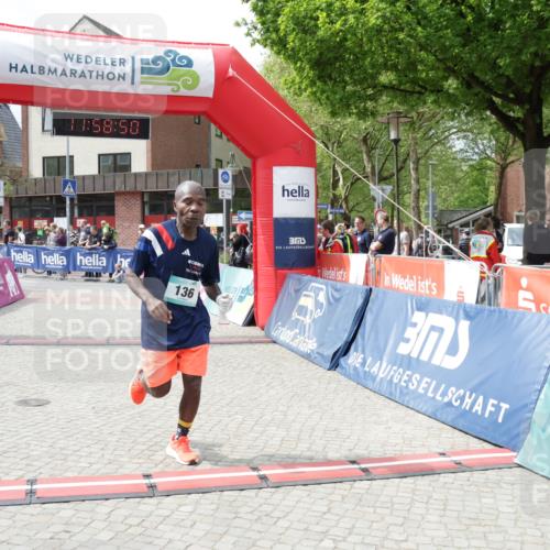 10.05.2026 - 8. Wedeler Halbmarathon Yannick Fuchs http://msf.ph/oto/9735882 10.05.2026 11:58:48 Ziel 136, 794, 901, 2163, 2169 meine-sportfotos.de