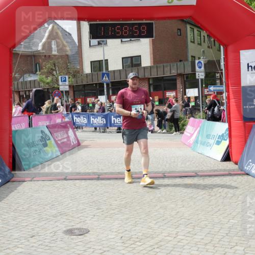 10.05.2026 - 8. Wedeler Halbmarathon Yannick Fuchs http://msf.ph/oto/9735890 10.05.2026 11:58:57 Ziel 411 meine-sportfotos.de