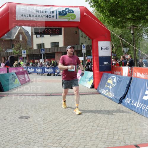 10.05.2026 - 8. Wedeler Halbmarathon Yannick Fuchs http://msf.ph/oto/9735896 10.05.2026 11:58:58 Ziel 411, 956 meine-sportfotos.de