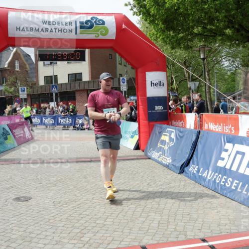 10.05.2026 - 8. Wedeler Halbmarathon Yannick Fuchs http://msf.ph/oto/9735898 10.05.2026 11:58:58 Ziel 411, 956 meine-sportfotos.de