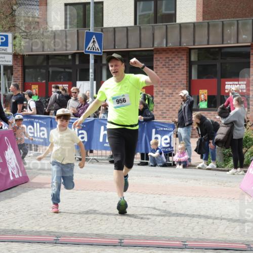 10.05.2026 - 8. Wedeler Halbmarathon Yannick Fuchs http://msf.ph/oto/9735903 10.05.2026 11:59:01 Ziel 411, 956 meine-sportfotos.de