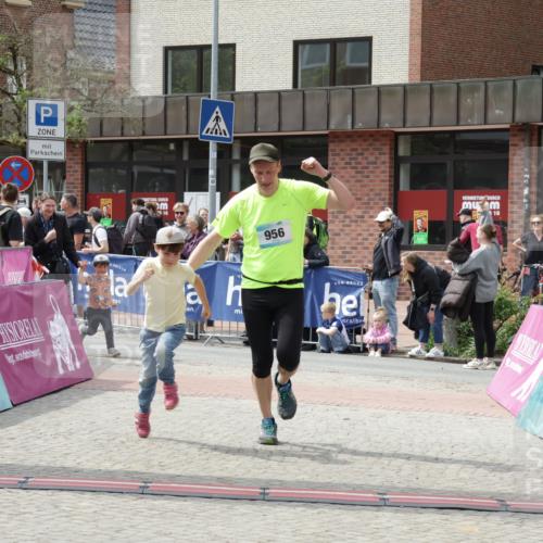 10.05.2026 - 8. Wedeler Halbmarathon Yannick Fuchs http://msf.ph/oto/9735904 10.05.2026 11:59:01 Ziel 411, 956 meine-sportfotos.de