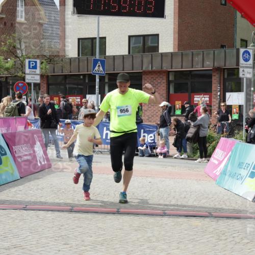10.05.2026 - 8. Wedeler Halbmarathon Yannick Fuchs http://msf.ph/oto/9735906 10.05.2026 11:59:01 Ziel 411, 956 meine-sportfotos.de