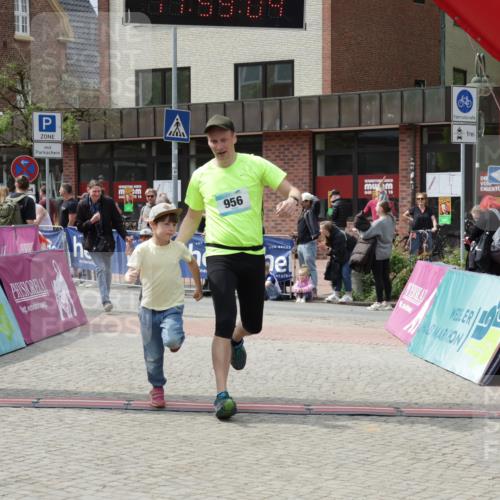 10.05.2026 - 8. Wedeler Halbmarathon Yannick Fuchs http://msf.ph/oto/9735908 10.05.2026 11:59:02 Ziel 411, 956 meine-sportfotos.de