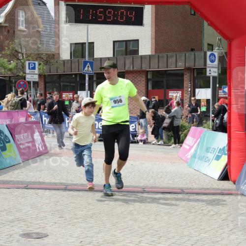 10.05.2026 - 8. Wedeler Halbmarathon Yannick Fuchs http://msf.ph/oto/9735909 10.05.2026 11:59:02 Ziel 411, 956 meine-sportfotos.de