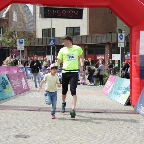 10.05.2026 - 8. Wedeler Halbmarathon Yannick Fuchs http://msf.ph/oto/9735910 10.05.2026 11:59:02 Ziel 411, 956 meine-sportfotos.de