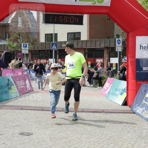10.05.2026 - 8. Wedeler Halbmarathon Yannick Fuchs http://msf.ph/oto/9735911 10.05.2026 11:59:02 Ziel 411, 956 meine-sportfotos.de