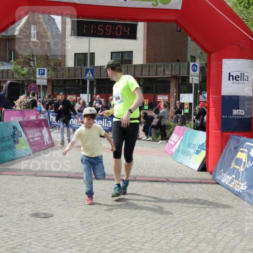 10.05.2026 - 8. Wedeler Halbmarathon Yannick Fuchs http://msf.ph/oto/9735912 10.05.2026 11:59:02 Ziel 411, 956 meine-sportfotos.de