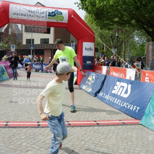 10.05.2026 - 8. Wedeler Halbmarathon Yannick Fuchs http://msf.ph/oto/9735921 10.05.2026 11:59:04 Ziel 424, 956 meine-sportfotos.de