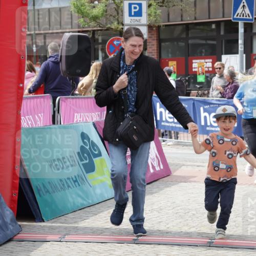 10.05.2026 - 8. Wedeler Halbmarathon Yannick Fuchs http://msf.ph/oto/9735924 10.05.2026 11:59:05 Ziel 424, 830, 956 meine-sportfotos.de