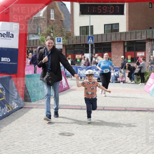 10.05.2026 - 8. Wedeler Halbmarathon Yannick Fuchs http://msf.ph/oto/9735928 10.05.2026 11:59:05 Ziel 424, 830, 956 meine-sportfotos.de