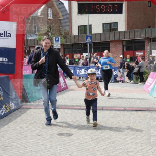10.05.2026 - 8. Wedeler Halbmarathon Yannick Fuchs http://msf.ph/oto/9735929 10.05.2026 11:59:06 Ziel 424, 830, 956 meine-sportfotos.de