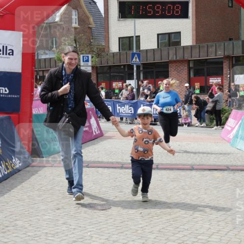 10.05.2026 - 8. Wedeler Halbmarathon Yannick Fuchs http://msf.ph/oto/9735930 10.05.2026 11:59:06 Ziel 424, 830, 956 meine-sportfotos.de