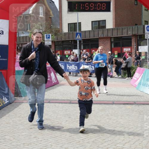 10.05.2026 - 8. Wedeler Halbmarathon Yannick Fuchs http://msf.ph/oto/9735931 10.05.2026 11:59:06 Ziel 424, 830, 956 meine-sportfotos.de