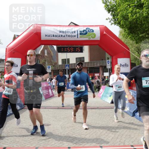 10.05.2026 - 8. Wedeler Halbmarathon Yannick Fuchs http://msf.ph/oto/9735956 10.05.2026 11:59:13 Ziel 381, 424, 482, 583, 737, 830, 870, 962, 2027, 2103, 2161 meine-sportfotos.de