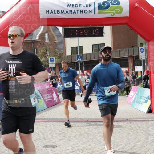 10.05.2026 - 8. Wedeler Halbmarathon Yannick Fuchs http://msf.ph/oto/9735958 10.05.2026 11:59:13 Ziel 381, 424, 482, 583, 737, 830, 870, 962, 2027, 2103, 2161 meine-sportfotos.de