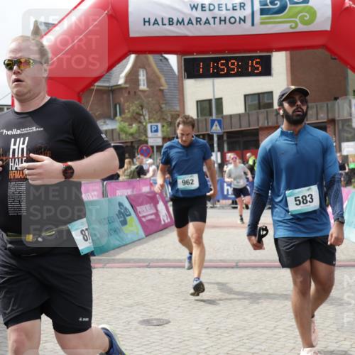 10.05.2026 - 8. Wedeler Halbmarathon Yannick Fuchs http://msf.ph/oto/9735960 10.05.2026 11:59:13 Ziel 381, 424, 482, 583, 737, 830, 870, 962, 2027, 2103, 2161 meine-sportfotos.de