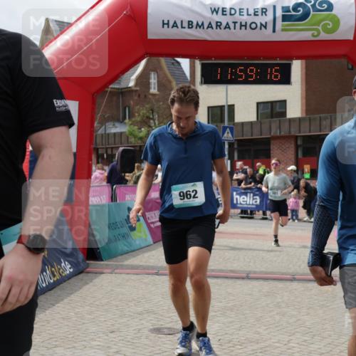 10.05.2026 - 8. Wedeler Halbmarathon Yannick Fuchs http://msf.ph/oto/9735963 10.05.2026 11:59:14 Ziel 381, 482, 583, 737, 830, 870, 962, 2027, 2103, 2161 meine-sportfotos.de