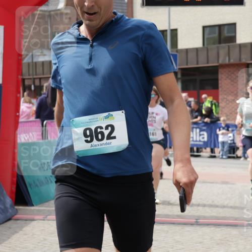 10.05.2026 - 8. Wedeler Halbmarathon Yannick Fuchs http://msf.ph/oto/9735964 10.05.2026 11:59:15 Ziel 381, 482, 583, 737, 830, 870, 962, 2027, 2103, 2161 meine-sportfotos.de