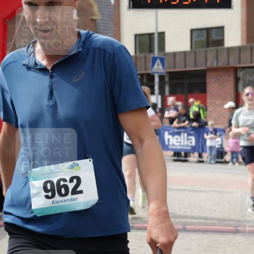 10.05.2026 - 8. Wedeler Halbmarathon Yannick Fuchs http://msf.ph/oto/9735965 10.05.2026 11:59:15 Ziel 381, 482, 583, 737, 830, 870, 962, 2027, 2103, 2161 meine-sportfotos.de