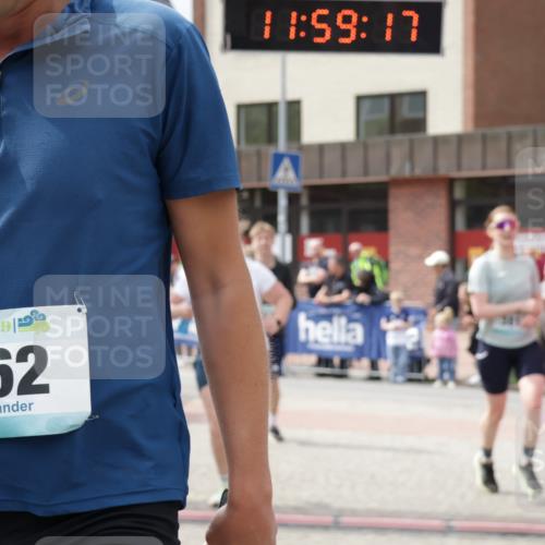 10.05.2026 - 8. Wedeler Halbmarathon Yannick Fuchs http://msf.ph/oto/9735966 10.05.2026 11:59:15 Ziel 381, 482, 583, 737, 830, 870, 962, 2027, 2103, 2161 meine-sportfotos.de