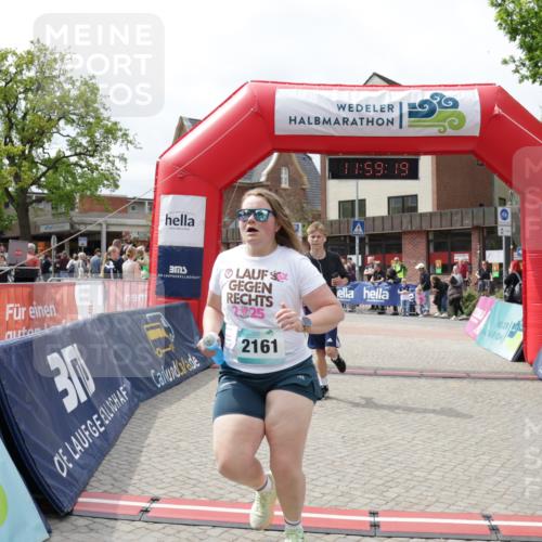 10.05.2026 - 8. Wedeler Halbmarathon Yannick Fuchs http://msf.ph/oto/9735976 10.05.2026 11:59:17 Ziel 381, 482, 583, 737, 870, 962, 2027, 2103, 2161 meine-sportfotos.de