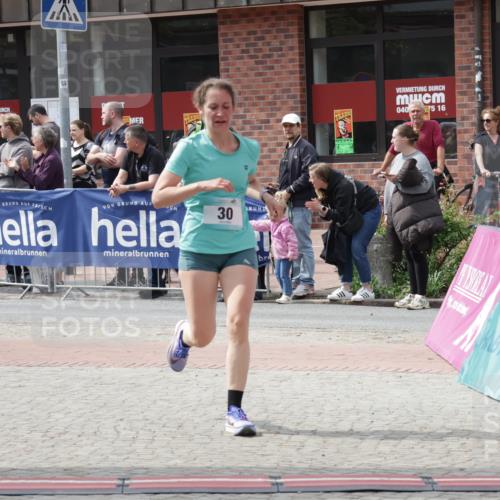 10.05.2026 - 8. Wedeler Halbmarathon Yannick Fuchs http://msf.ph/oto/9735984 10.05.2026 11:59:21 Ziel 30, 381, 2027, 2161 meine-sportfotos.de