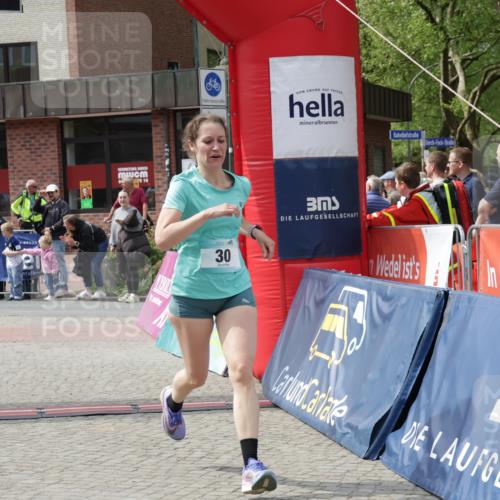 10.05.2026 - 8. Wedeler Halbmarathon Yannick Fuchs http://msf.ph/oto/9735988 10.05.2026 11:59:22 Ziel 30, 2027 meine-sportfotos.de