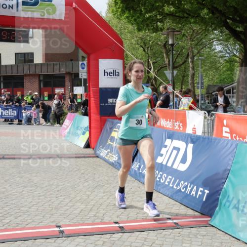 10.05.2026 - 8. Wedeler Halbmarathon Yannick Fuchs http://msf.ph/oto/9735992 10.05.2026 11:59:23 Ziel 30, 598 meine-sportfotos.de