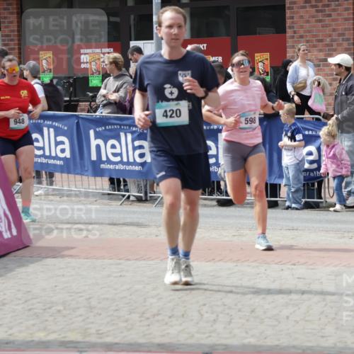 10.05.2026 - 8. Wedeler Halbmarathon Yannick Fuchs http://msf.ph/oto/9735996 10.05.2026 11:59:26 Ziel 30, 598, 948 meine-sportfotos.de